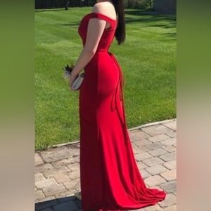 ❤️ Prom/wedding dress size 4 brand new only worn once colour red by Clarisse